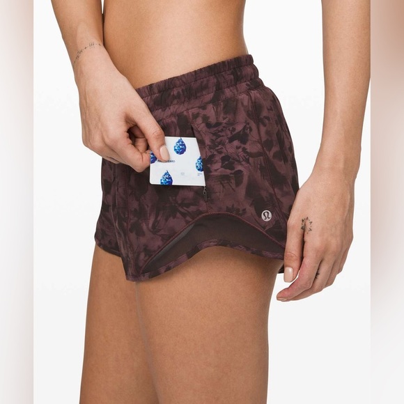 Lululemon Hotty Hot Short || *2.5" ,  sz : 4 - Picture 4 of 9